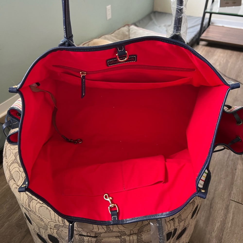 Authentic Dooney & Bourke - Picture 2 of 6